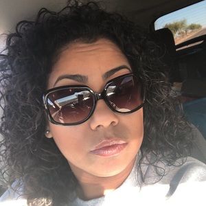 Meet your Posher, Denise